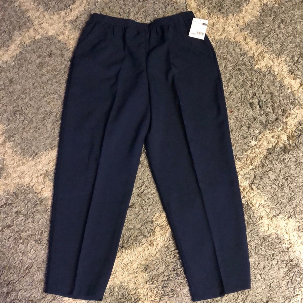 Laura Scott Pull On Pants! Navy color! Size 14P Average